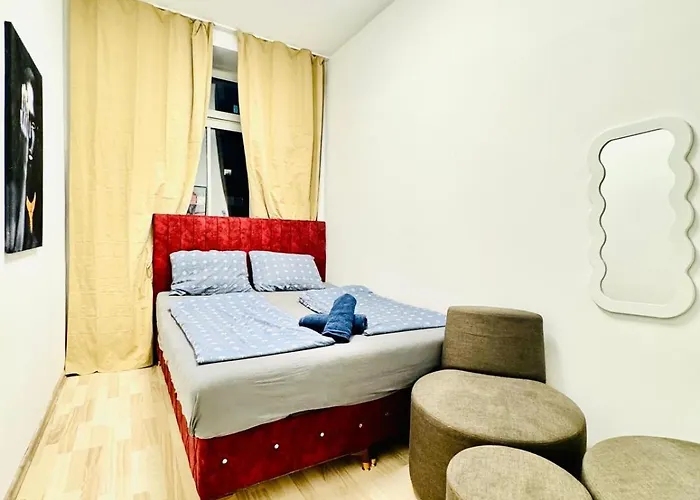 Private In 4br Near Fac Platz, 10-min Walk Apartment *