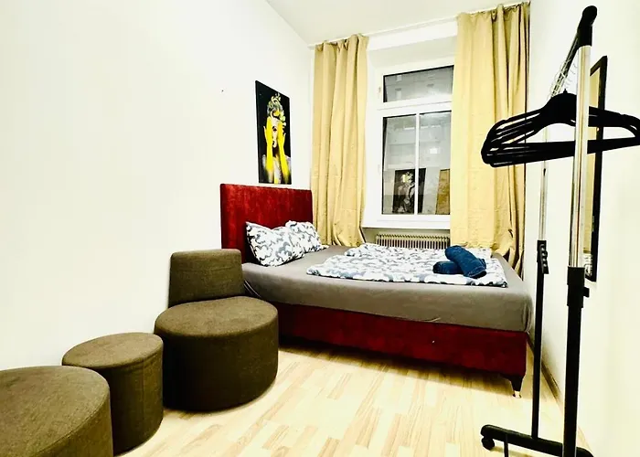 Private In 4br Near Fac Platz, 10-min Walk *