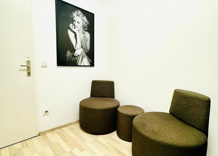 Private In 4br Near Fac Platz, 10-min Walk *